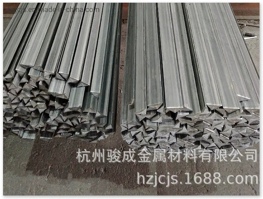 Lid van Chamfer Q235 Carbon Structural Steel Triangle Shape Bar voor vooraf gegoten beton