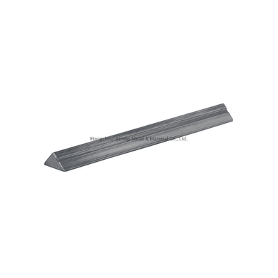 Vorming van koud getrokken staal driehoekskamfer voor voorgecast beton van 20 mm x 20 mm gemaakt van Q235