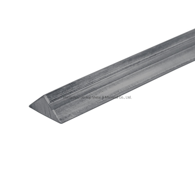 Vorming van koud getrokken staal driehoekskamfer voor voorgecast beton van 20 mm x 20 mm gemaakt van Q235