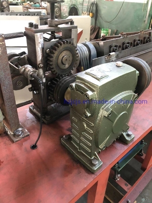 High Speed Straightening and Cutting Machine voor 5-12 mm spoelstaal binnen 380V Spanning